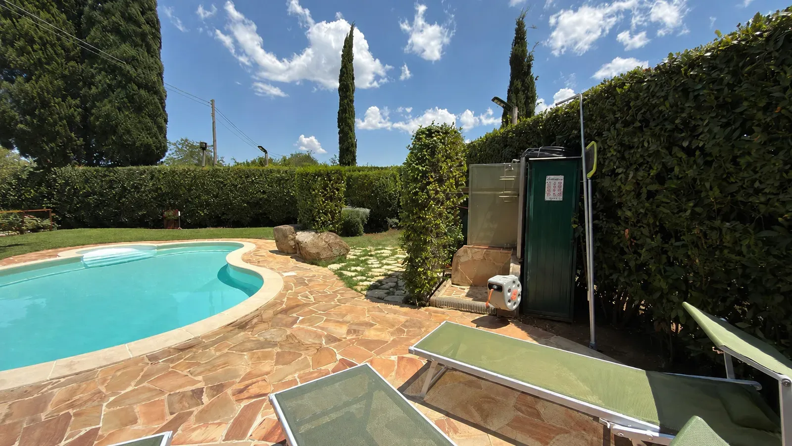 Piscina privata a fagiolo